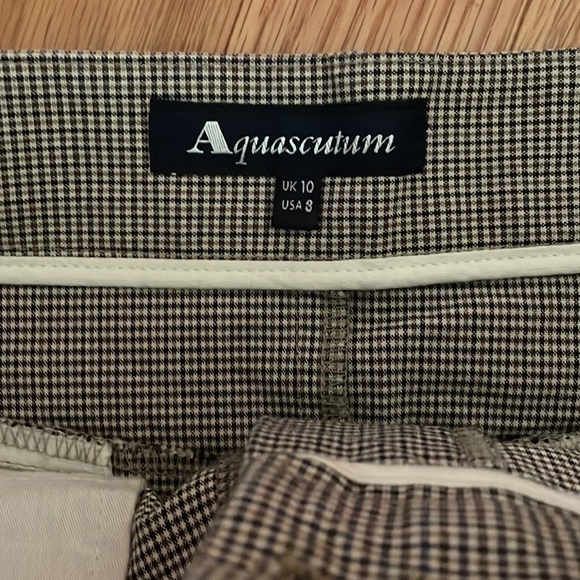 Aquascutum pencil skirt. - Picture 2 of 6